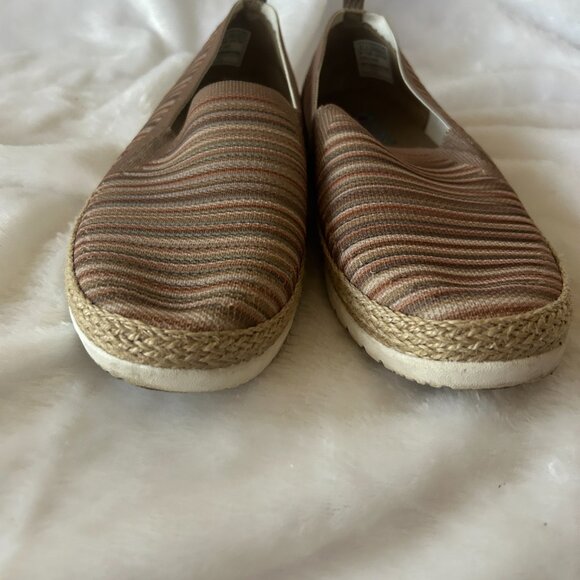 BOBs from Skechers Slip On Shoes Womens Size 8 Tan Mesh Memory Foam Boat Shoes - Picture 2 of 7